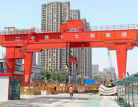 港口門(mén)式起重機(jī)