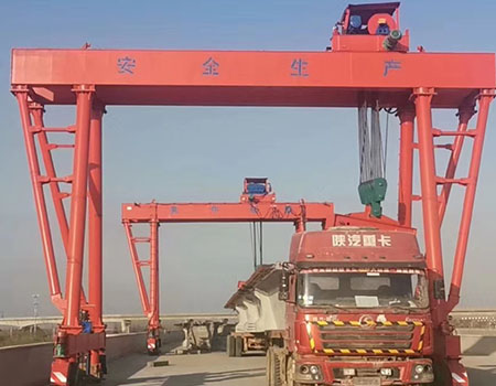 輪胎式提梁機(jī)